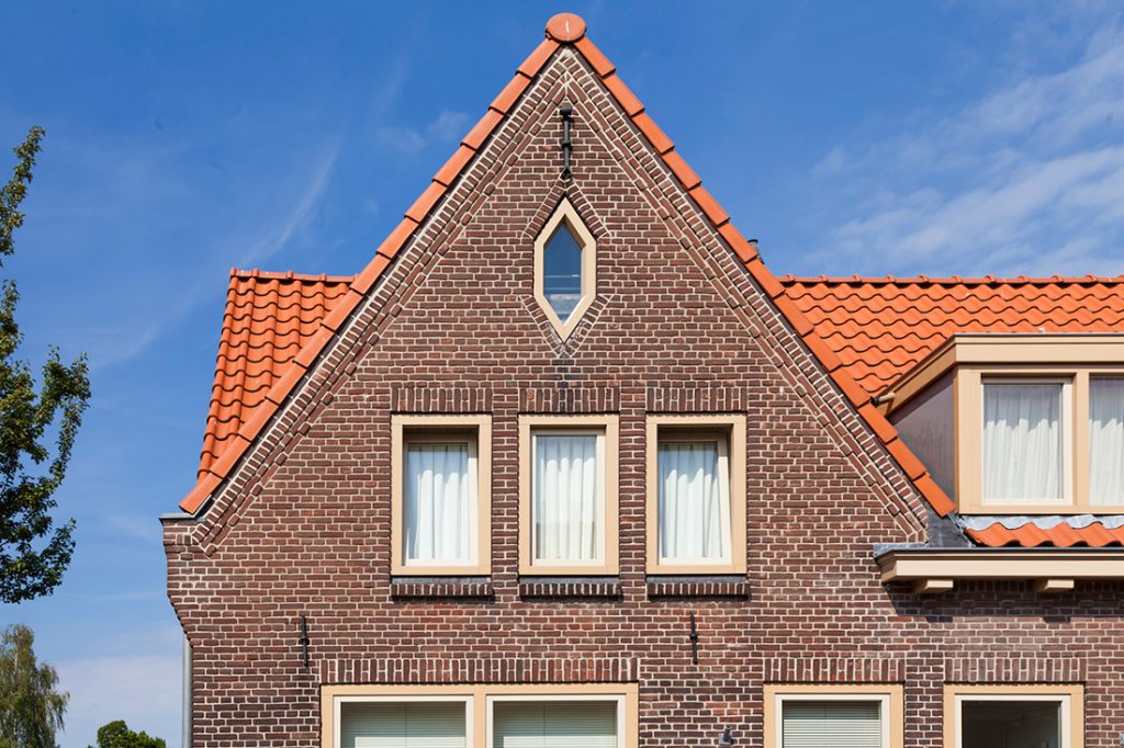 gerenoveerd dak van een woning in de tuinstadwijk