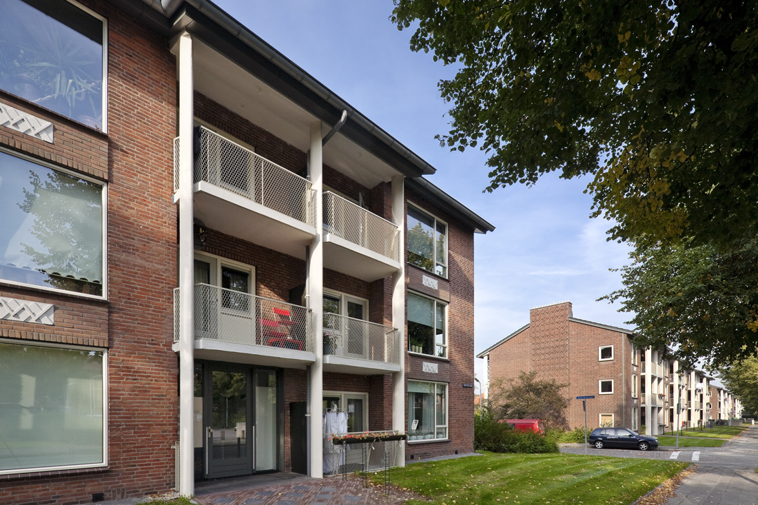 aanzicht van de gevel van een van de woongebouwen na de renovatie aan de gasthuislaan in amersfoort