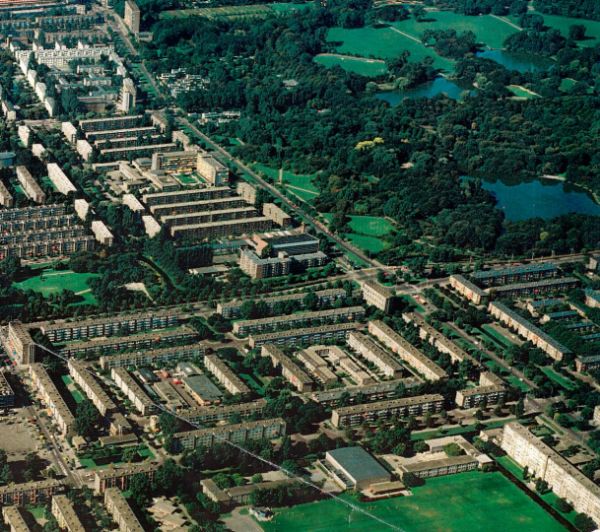 luchtfoto van de stedenbouwkundige omgeving van de enschedelaan voor de renoavtie