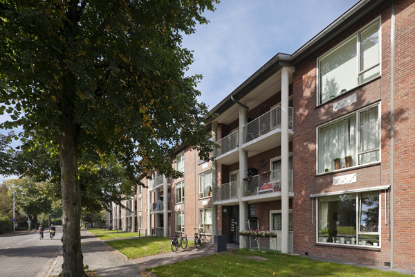 aanzicht van de gevel van een van de woongebouwen na de renovatie aan de gasthuislaan in amersfoort