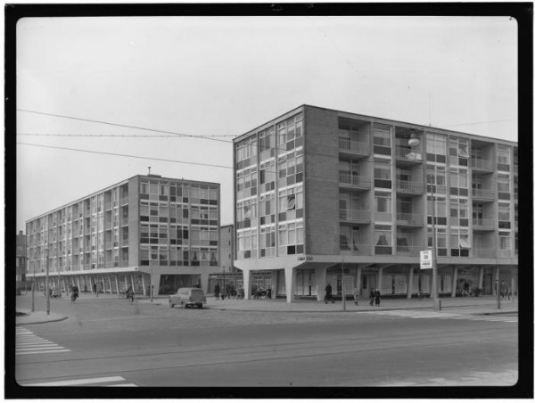 oude archieffoto van de verfdozen gebouwen die staan in amsterdam